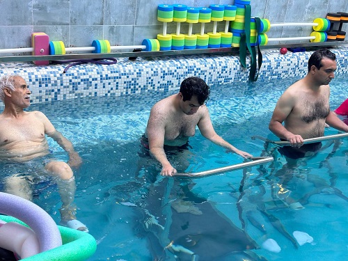 استفاده از تجهیزات آبدرمانی هیدروجیم در مرکز آبدرمانی تخصصی