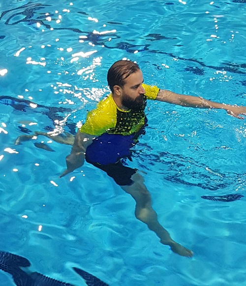 دویدن در قسمت عمیق آب با کمربند شناوری قوی هیدروجیم