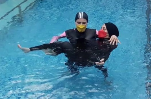 فیزیوتراپی در آب توسط خانم دکتر نیکجوی